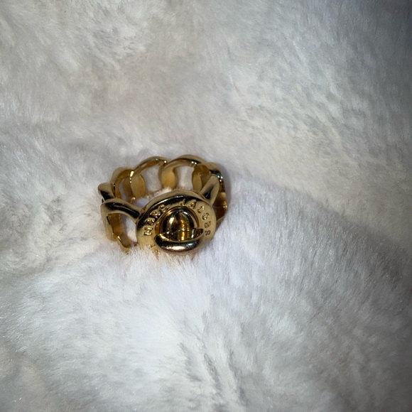Marc by Marc Jacobs Katie Turnlock Gold-tone Ring - Picture 6 of 9